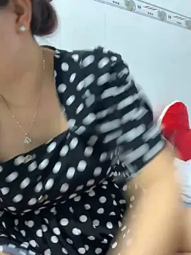 Snapshot of Baby-bigtits chatting on 03-04-25, 09:40 Baby-bigtits online show from 03-04-25, 09:40