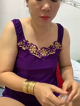 Snapshot of Baby-bigtits chatting on 03-06-25, 12:10 Baby-bigtits online show from 03-06-25, 12:10