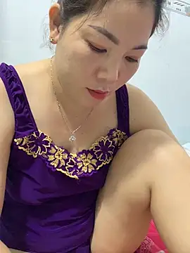 Snapshot of Baby-bigtits chatting on 03-10-25, 01:10 Baby-bigtits online show from 03-10-25, 01:10