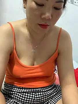 Snapshot of Baby-bigtits chatting on 03-19-25, 10:33 Baby-bigtits online show from 03-19-25, 10:33