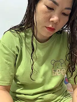 Snapshot of Baby-bigtits chatting on 03-20-25, 12:00 Baby-bigtits online show from 03-20-25, 12:00