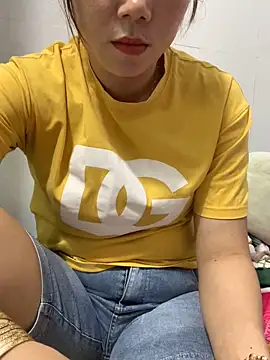 Snapshot of Baby-bigtits chatting on 10-17-25, 02:15 Baby-bigtits online show from 10-17-25, 02:15