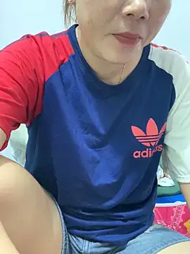 Snapshot of Baby-bigtits chatting on 10-19-25, 04:13 Baby-bigtits online show from 10-19-25, 04:13