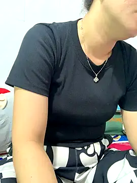 Snapshot of Baby-bigtits chatting on 10-21-25, 04:35 Baby-bigtits online show from 10-21-25, 04:35