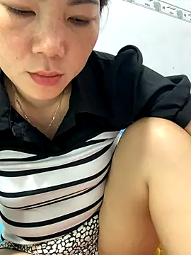 Snapshot of Baby-bigtits chatting on 11-14-25, 05:17 Baby-bigtits online show from 11-14-25, 05:17