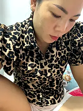 Snapshot of Baby-bigtits chatting on 11-17-25, 04:07 Baby-bigtits online show from 11-17-25, 04:07