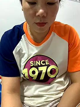 Snapshot of Baby-bigtits chatting on 11-19-25, 05:07 Baby-bigtits online show from 11-19-25, 05:07