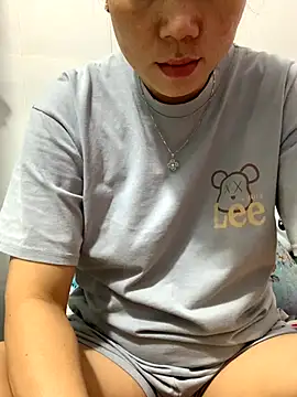 Snapshot of Baby-bigtits chatting on 11-19-25, 11:38 Baby-bigtits online show from 11-19-25, 11:38