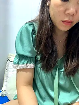 Snapshot of Baby-bigtits chatting on 11-27-25, 11:18 Baby-bigtits online show from 11-27-25, 11:18