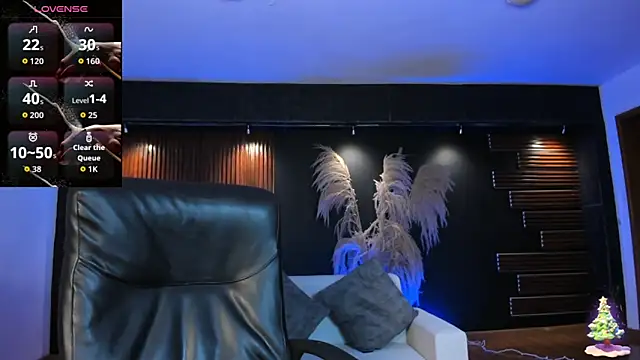 Snapshot of IsabellaaJoness chatting on 12-18-25, 11:27 IsabellaaJoness online show from 12-18-25, 11:27