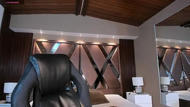 Snapshot of IsabellaaJoness chatting on 12-19-25, 11:06 IsabellaaJoness online show from 12-19-25, 11:06