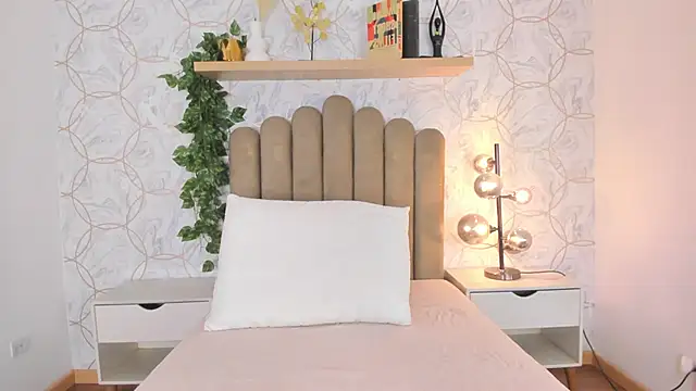 Roma  love online show from 10-18-25, 12:06