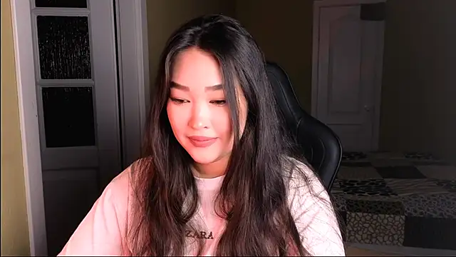 Snapshot of Erica_Wayne chatting on 02-08-25, 01:44 Erica Wayne online show from 02-08-25, 01:44