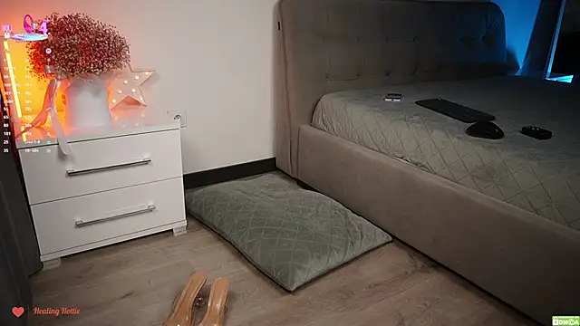 Snapshot of Healing_Hottie chatting on 03-19-25, 07:49 Healing Hottie online show from 03-19-25, 07:49