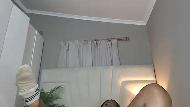 naughtyblackdolie online show from 10-04-25, 03:59