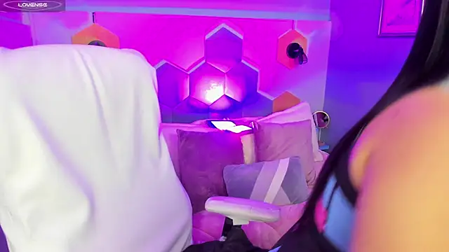 Hanna  Becker  online show from 01-24-25, 03:54