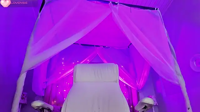 Hanna  Becker  online show from 02-28-25, 07:05