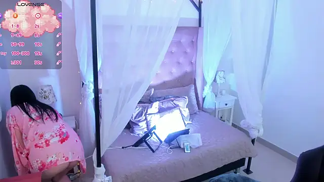 Hanna  Becker  online show from 09-27-25, 03:22