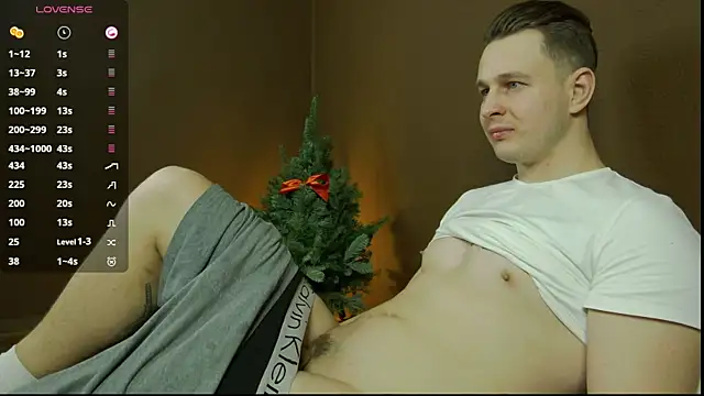 Snapshot of charlie_smiley chatting on 12-16-24, 04:45 charlie smiley online show from 12-16-24, 04:45