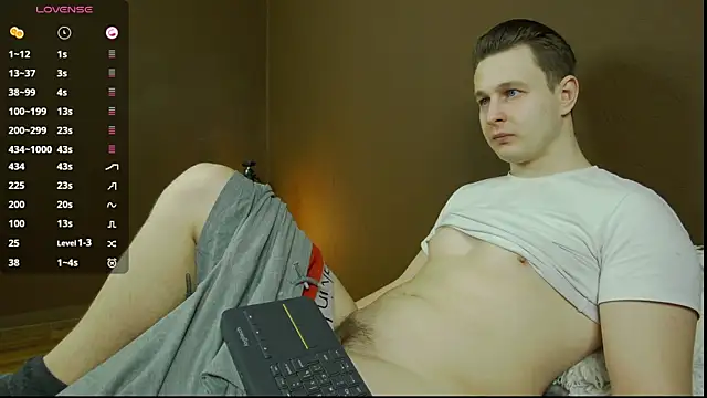 Snapshot of charlie_smiley chatting on 01-12-25, 08:25 charlie smiley online show from 01-12-25, 08:25