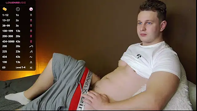 Snapshot of charlie_smiley chatting on 10-13-25, 02:22 charlie smiley online show from 10-13-25, 02:22