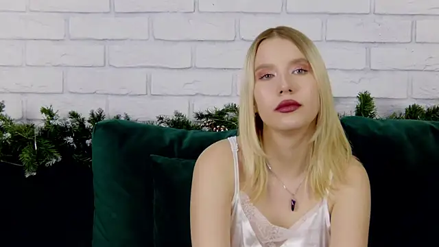 LiliLinn online show from 01-15-25, 01:31