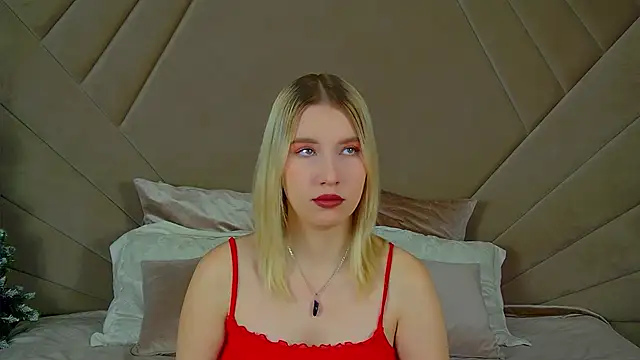 LiliLinn online show from 01-17-25, 04:49