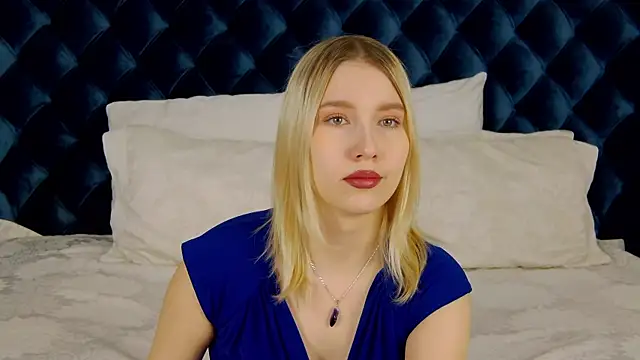 LiliLinn online show from 01-18-25, 04:37