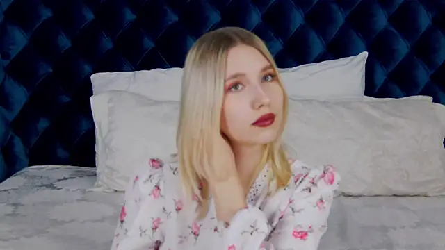 LiliLinn online show from 01-18-25, 01:40