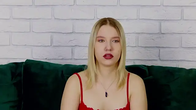 LiliLinn online show from 01-20-25, 04:21