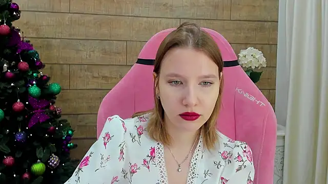 LiliLinn online show from 12-22-25, 04:42