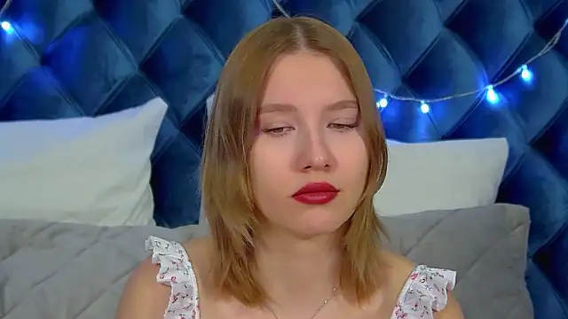 LiliLinn online show from 12-23-25, 04:54