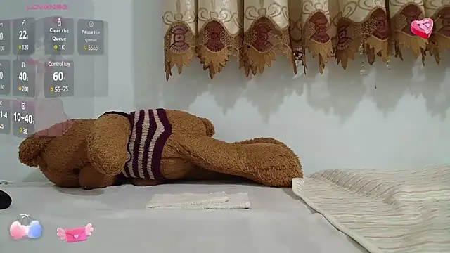 Snapshot of Mia-Tsuki- chatting on 02-18-25, 10:27 Mia-Tsuki- online show from 02-18-25, 10:27