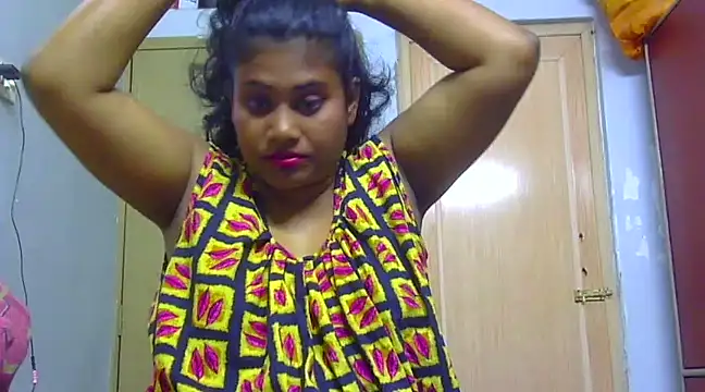 Snapshot of sexy_roma chatting on 12-28-24, 08:47 sexy roma online show from 12-28-24, 08:47