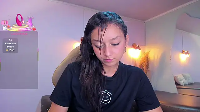 Snapshot of katy_sweet19 chatting on 03-15-25, 10:00 katy sweet19 online show from 03-15-25, 10:00