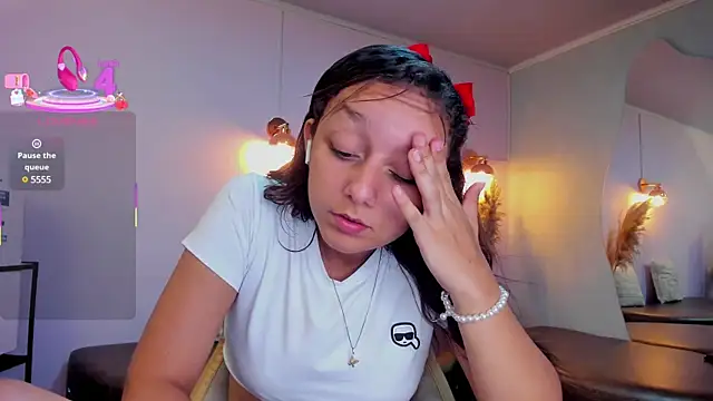 Snapshot of katy_sweet19 chatting on 03-21-25, 12:40 katy sweet19 online show from 03-21-25, 12:40