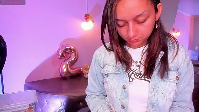 Snapshot of katy_sweet19 chatting on 09-22-25, 07:27 katy sweet19 online show from 09-22-25, 07:27