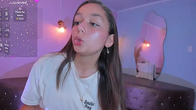 Snapshot of katy_sweet19 chatting on 10-23-25, 06:28 katy sweet19 online show from 10-23-25, 06:28