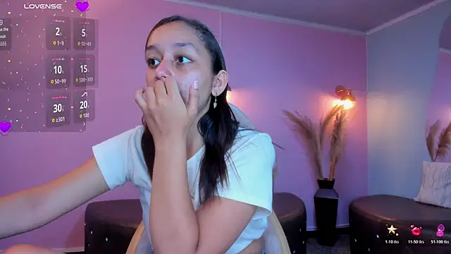 Snapshot of katy_sweet19 chatting on 11-08-25, 06:07 katy sweet19 online show from 11-08-25, 06:07