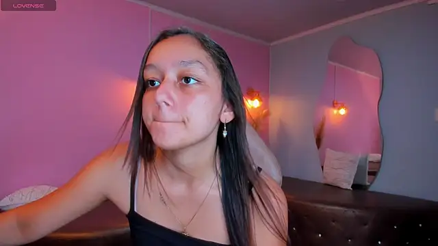 Snapshot of katy_sweet19 chatting on 11-17-25, 06:03 katy sweet19 online show from 11-17-25, 06:03