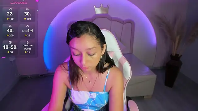 Snapshot of katy_sweet19 chatting on 12-14-25, 10:42 katy sweet19 online show from 12-14-25, 10:42