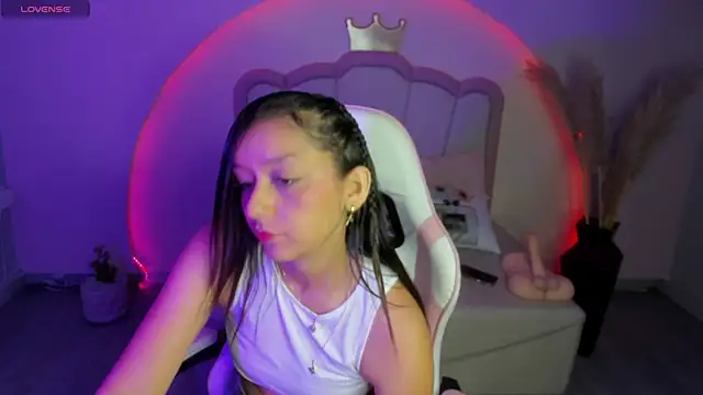 Snapshot of katy_sweet19 chatting on 01-06-26, 11:47 katy sweet19 online show from 01-06-26, 11:47