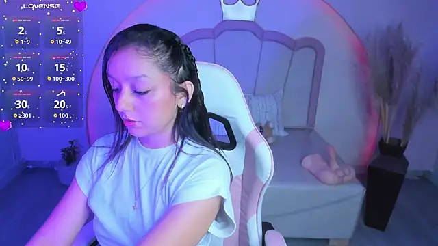 Snapshot of katy_sweet19 chatting on 01-10-26, 01:13 katy sweet19 online show from 01-10-26, 01:13