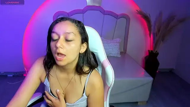 Snapshot of katy_sweet19 chatting on 01-18-26, 10:52 katy sweet19 online show from 01-18-26, 10:52