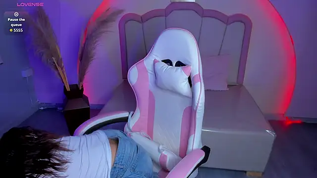 Snapshot of katy_sweet19 chatting on 02-23-26, 10:23 katy sweet19 online show from 02-23-26, 10:23