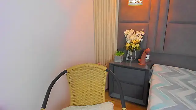 Snapshot of ElaEndez_ chatting on 02-06-25, 12:37 ElaEndez  online show from 02-06-25, 12:37