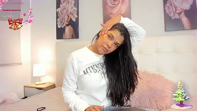 Snapshot of Sweetdreamses_ chatting on 12-27-24, 12:23 Sweetdreamses online show from 12-27-24, 12:23