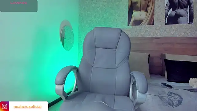 noah crux online show from 10-14-25, 08:20