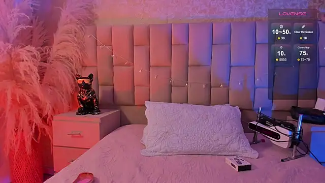 Snapshot of MelodyBliss chatting on 12-23-25, 06:00 MelodyBliss online show from 12-23-25, 06:00