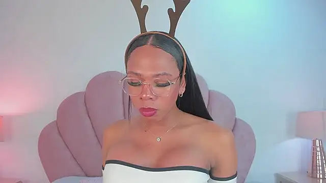 Nicole Paradise online show from 12-20-24, 01:33